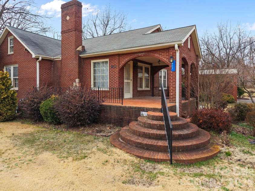 911 Long ES Street, Salisbury, NC 28144.  MLS# CAR4350433, YatesRealty ID 2198. 