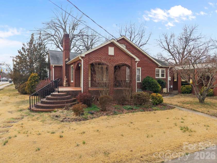 911 Long ES Street, Salisbury, NC 28144.  MLS# CAR4350433, YatesRealty ID 2198. 