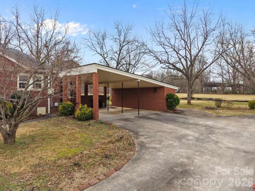911 Long ES Street, Salisbury, NC 28144.  MLS# CAR4350433, YatesRealty ID 2198. 