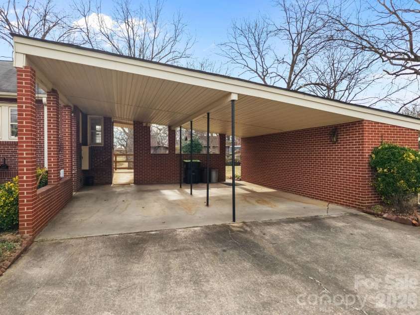 911 Long ES Street, Salisbury, NC 28144.  MLS# CAR4350433, YatesRealty ID 2198. 
