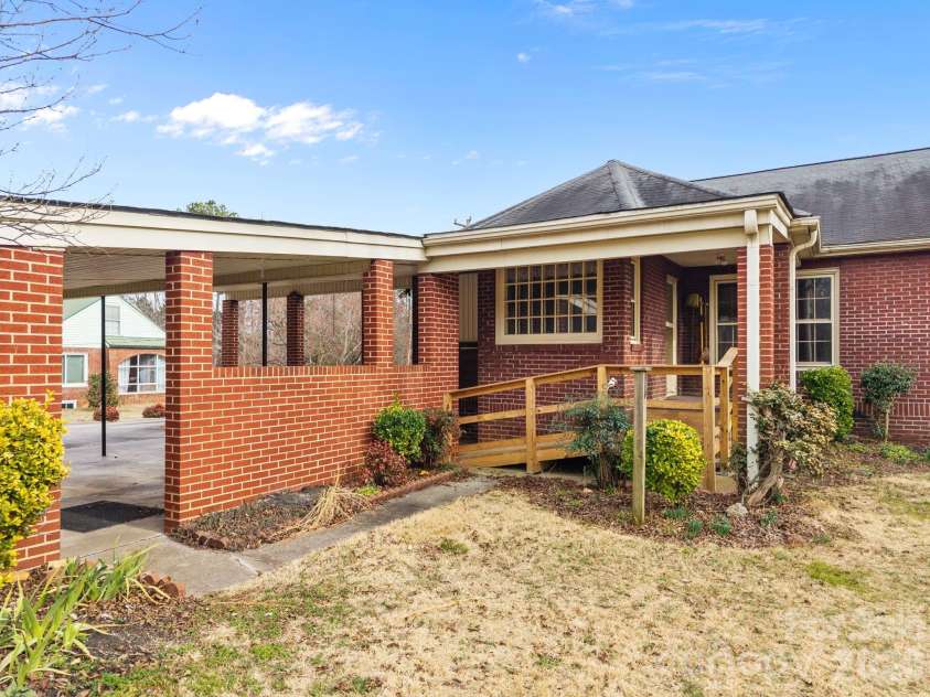 911 Long ES Street, Salisbury, NC 28144.  MLS# CAR4350433, YatesRealty ID 2198. 