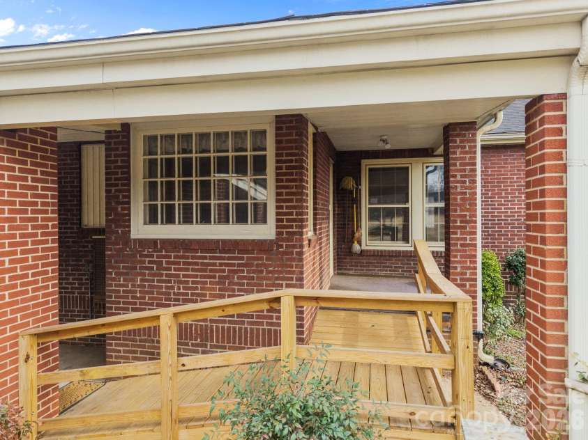 911 Long ES Street, Salisbury, NC 28144.  MLS# CAR4350433, YatesRealty ID 2198. 