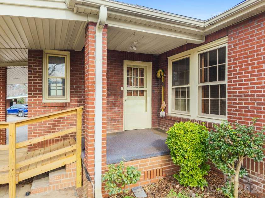 911 Long ES Street, Salisbury, NC 28144.  MLS# CAR4350433, YatesRealty ID 2198. 