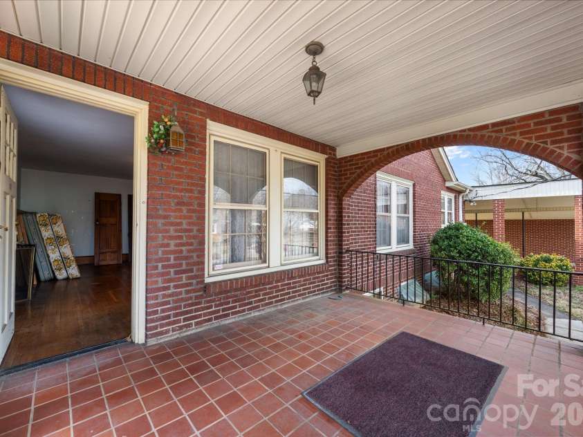 911 Long ES Street, Salisbury, NC 28144.  MLS# CAR4350433, YatesRealty ID 2198. 