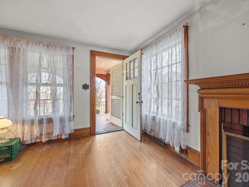 911 Long ES Street, Salisbury, NC 28144.  MLS# CAR4350433, YatesRealty ID 2198. 