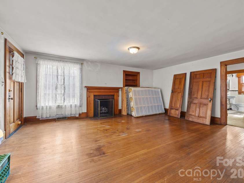 911 Long ES Street, Salisbury, NC 28144.  MLS# CAR4350433, YatesRealty ID 2198. 