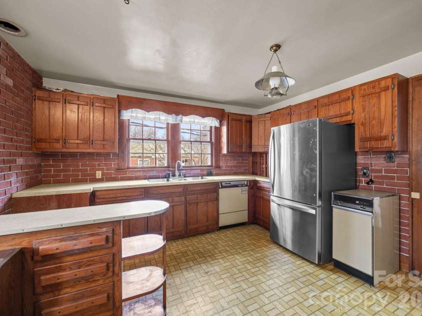 911 Long ES Street, Salisbury, NC 28144.  MLS# CAR4350433, YatesRealty ID 2198. 