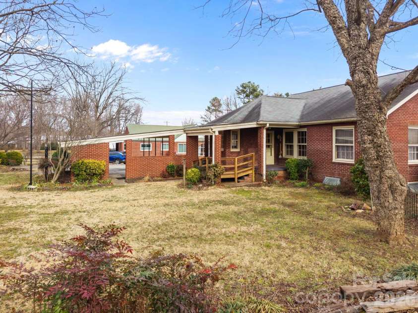 911 Long ES Street, Salisbury, NC 28144.  MLS# CAR4350433, YatesRealty ID 2198. 