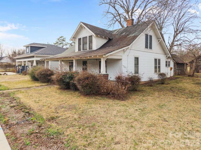 911 Long ES Street, Salisbury, NC 28144.  MLS# CAR4350433, YatesRealty ID 2198. 
