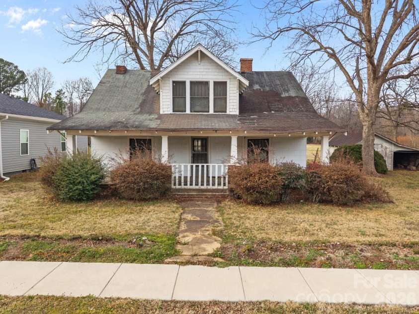 911 Long ES Street, Salisbury, NC 28144.  MLS# CAR4350433, YatesRealty ID 2198. 