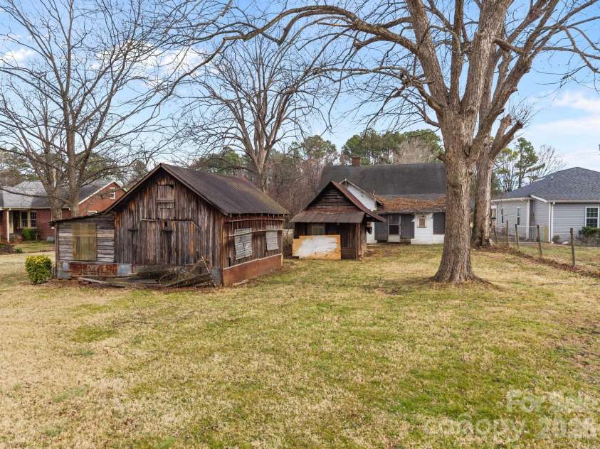 911 Long ES Street, Salisbury, NC 28144.  MLS# CAR4350433, YatesRealty ID 2198. 