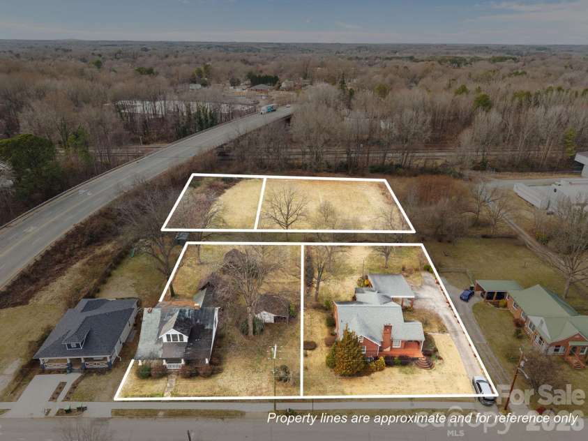 911 Long ES Street, Salisbury, NC 28144.  MLS# CAR4350433, YatesRealty ID 2198. 