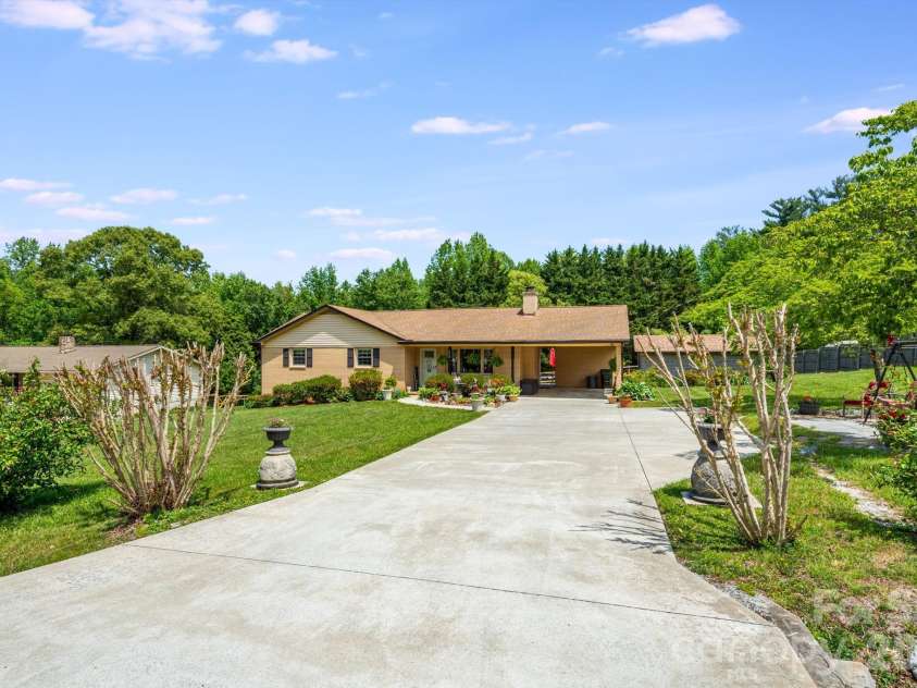 458 Beach Drive, Hendersonville, NC 28792.  MLS# CAR4379104, YatesRealty ID 21984. 