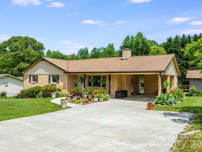 458 Beach Drive, Hendersonville, NC 28792.  MLS# CAR4379104, YatesRealty ID 21984. 