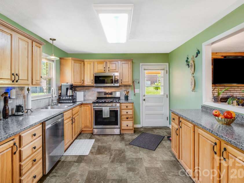 458 Beach Drive, Hendersonville, NC 28792.  MLS# CAR4379104, YatesRealty ID 21984. 