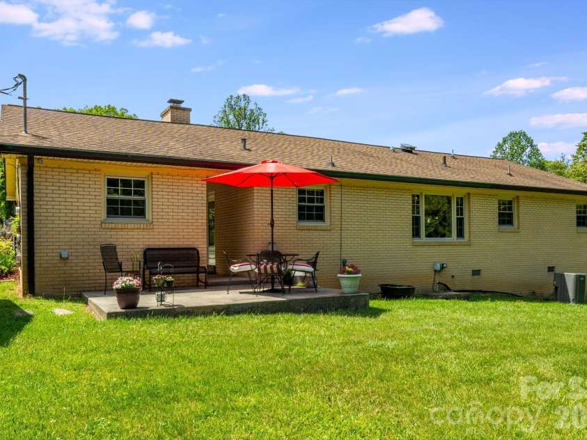 458 Beach Drive, Hendersonville, NC 28792.  MLS# CAR4379104, YatesRealty ID 21984. 