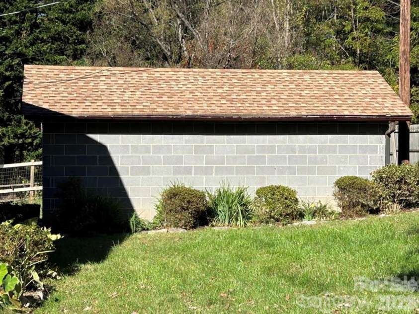 458 Beach Drive, Hendersonville, NC 28792.  MLS# CAR4379104, YatesRealty ID 21984. 