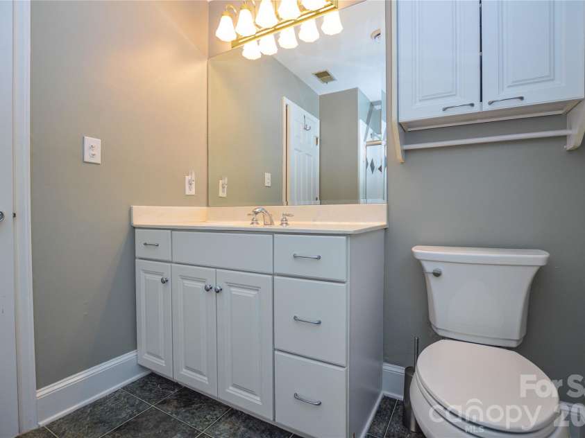 2922 Butter Churn Lane, Matthews, NC 28105.  MLS# CAR4361303, YatesRealty ID 21985. Upstairs bath