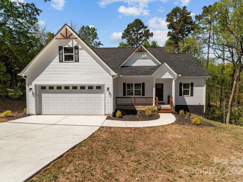 869 Kathryn Drive, Concord, NC 28025.  MLS# CAR4243081, YatesRealty ID 21985. 