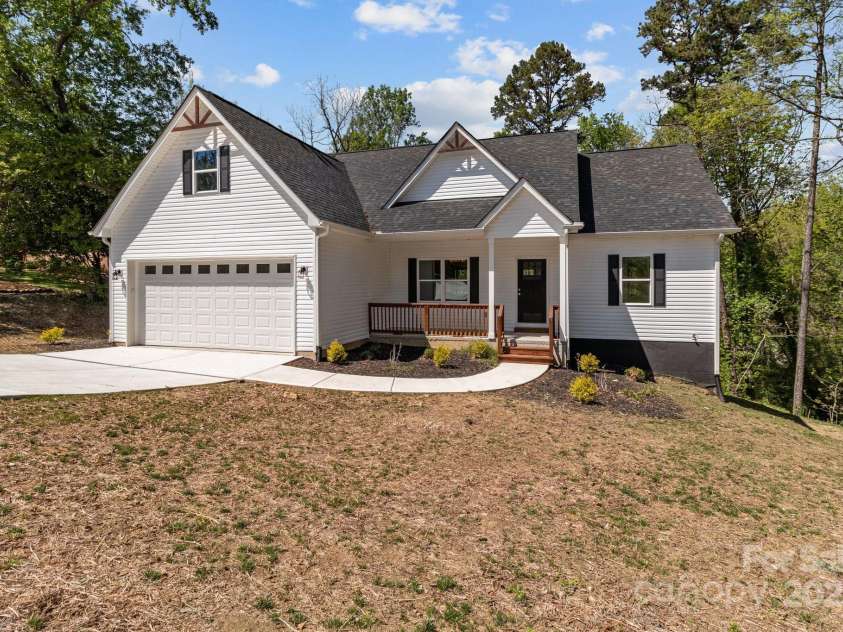 869 Kathryn Drive, Concord, NC 28025.  MLS# CAR4243081, YatesRealty ID 21985. 