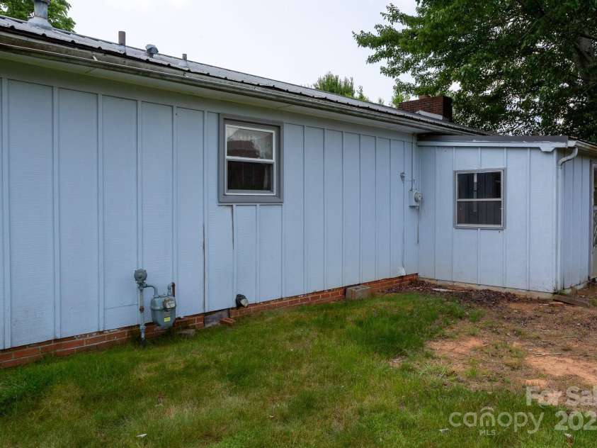 14 Kirby Place, Asheville, NC 28806.  MLS# CAR4244803, YatesRealty ID 21986. 