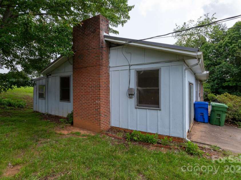 14 Kirby Place, Asheville, NC 28806.  MLS# CAR4244803, YatesRealty ID 21986. 