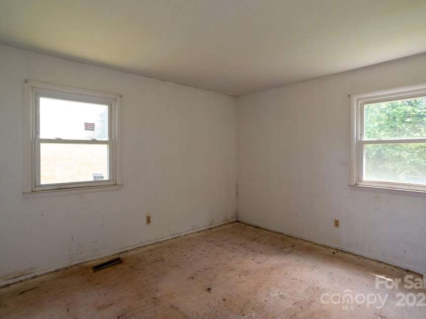 14 Kirby Place, Asheville, NC 28806.  MLS# CAR4244803, YatesRealty ID 21986. 