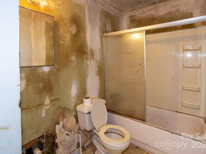 14 Kirby Place, Asheville, NC 28806.  MLS# CAR4244803, YatesRealty ID 21986. 