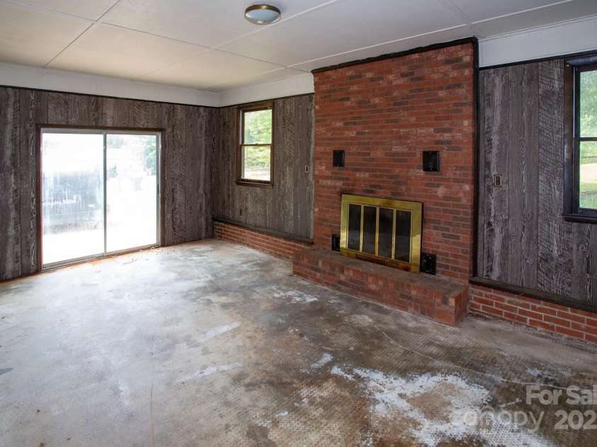 14 Kirby Place, Asheville, NC 28806.  MLS# CAR4244803, YatesRealty ID 21986. 