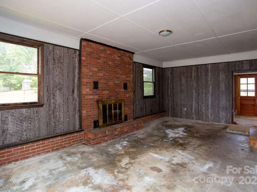 14 Kirby Place, Asheville, NC 28806.  MLS# CAR4244803, YatesRealty ID 21986. 