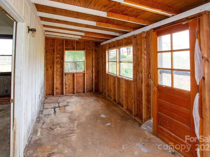 14 Kirby Place, Asheville, NC 28806.  MLS# CAR4244803, YatesRealty ID 21986. 