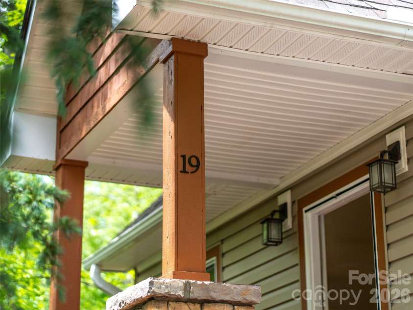 19 Stone Cottage Road, Asheville, NC 28806.  MLS# CAR4373393, YatesRealty ID 21986. 