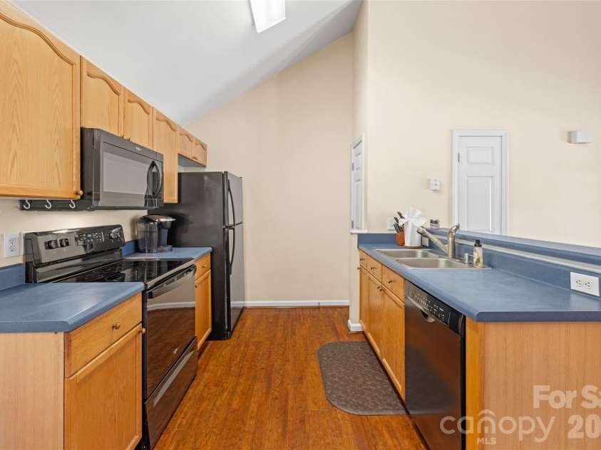 5821 Rowan Way, Charlotte, NC 28214.  MLS# CAR4380233, YatesRealty ID 21987. Kitchen with Appliances