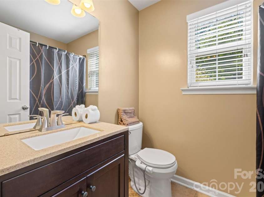 5821 Rowan Way, Charlotte, NC 28214.  MLS# CAR4380233, YatesRealty ID 21987. Primary Bathroom