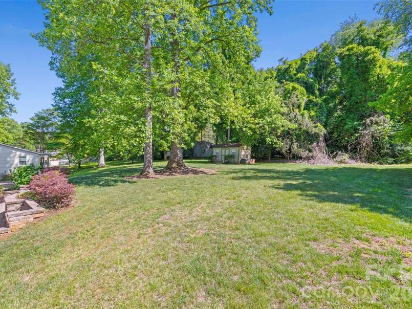 5821 Rowan Way, Charlotte, NC 28214.  MLS# CAR4380233, YatesRealty ID 21987. Side View of Back Yard
