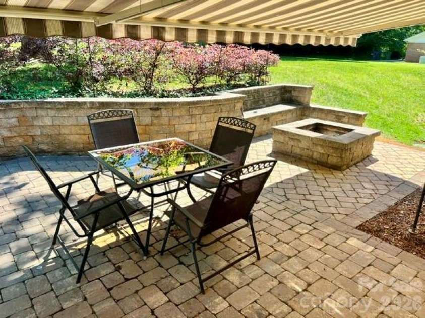 5821 Rowan Way, Charlotte, NC 28214.  MLS# CAR4380233, YatesRealty ID 21987. Sitting Area on the Patio