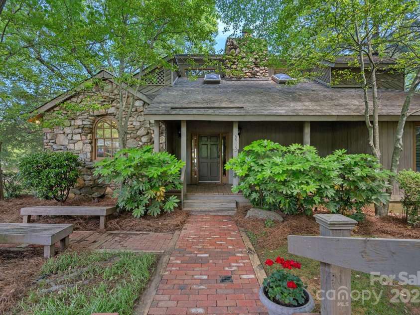 5915 Mamolake Road, Charlotte, NC 28270.  MLS# CAR4252999, YatesRealty ID 21987. 