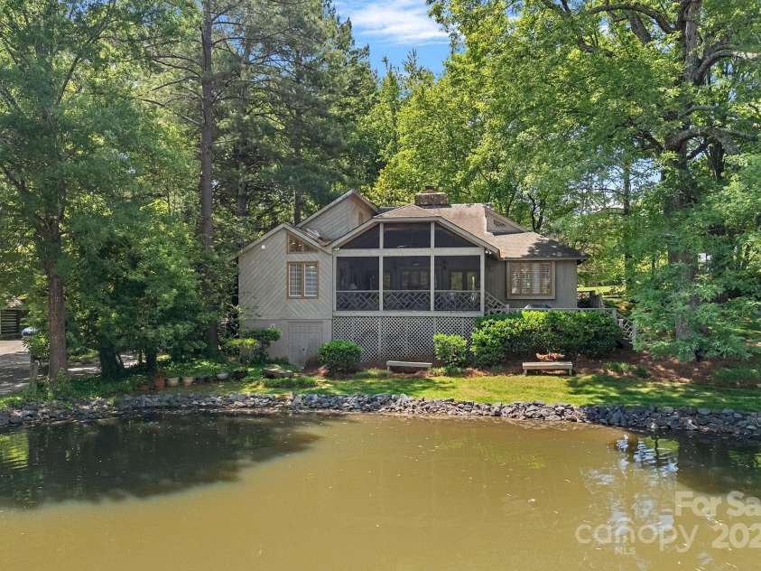 5915 Mamolake Road, Charlotte, NC 28270.  MLS# CAR4252999, YatesRealty ID 21987. 