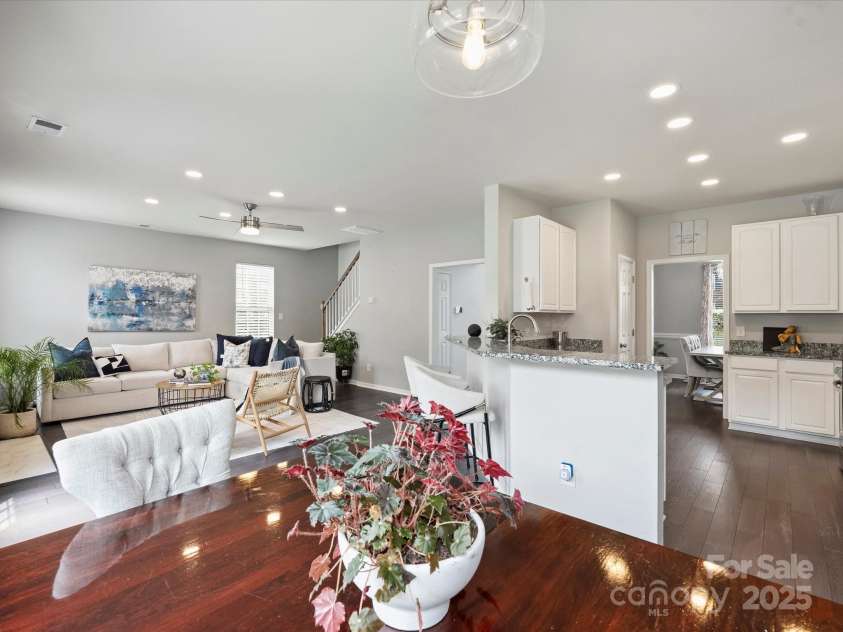 11332 Anna Rose Road, Charlotte, NC 28273.  MLS# CAR4269537, YatesRealty ID 21988. Breakfast Area