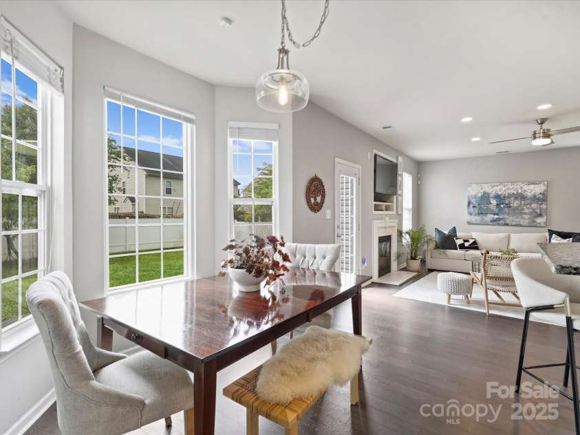 11332 Anna Rose Road, Charlotte, NC 28273.  MLS# CAR4269537, YatesRealty ID 21988. Breakfast Area