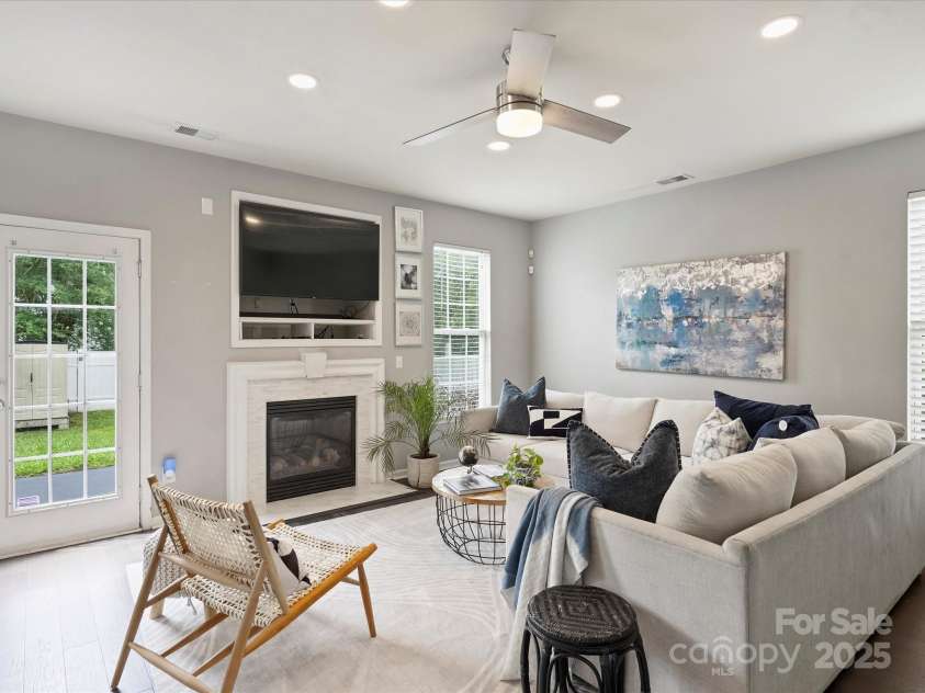 11332 Anna Rose Road, Charlotte, NC 28273.  MLS# CAR4269537, YatesRealty ID 21988. Family Room