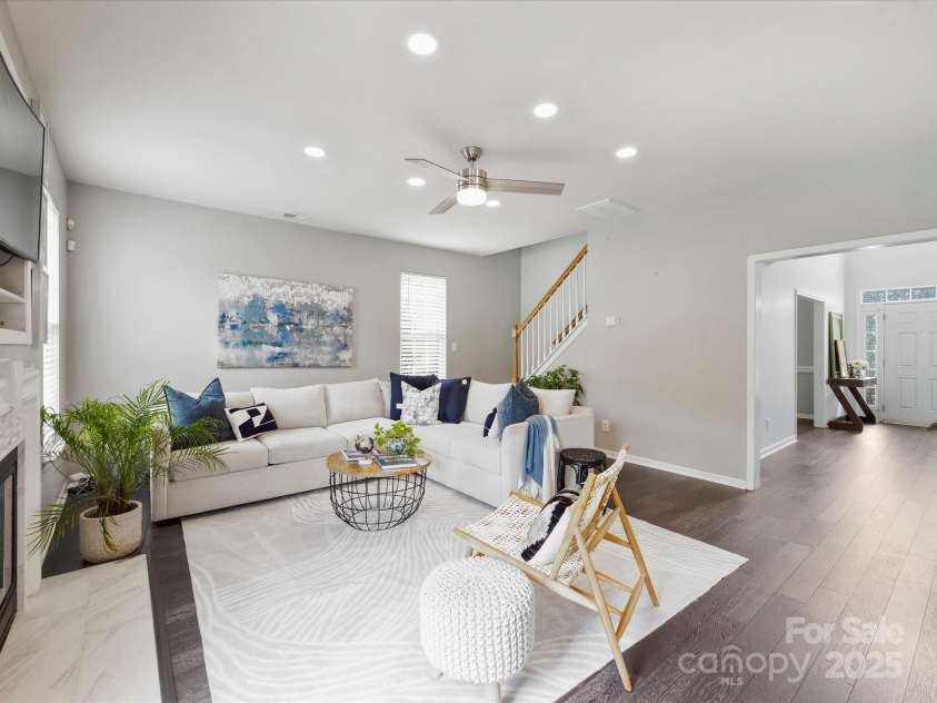 11332 Anna Rose Road, Charlotte, NC 28273.  MLS# CAR4269537, YatesRealty ID 21988. Family Room