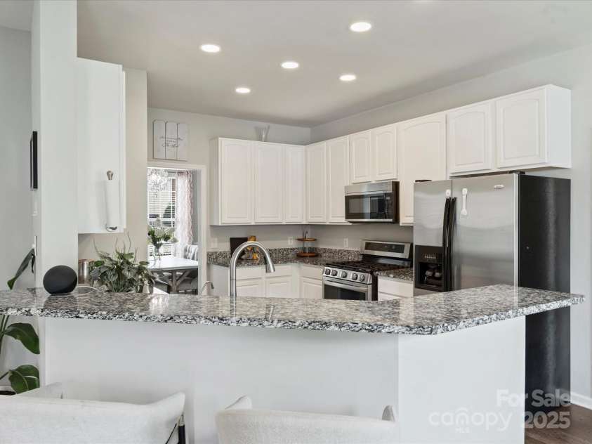 11332 Anna Rose Road, Charlotte, NC 28273.  MLS# CAR4269537, YatesRealty ID 21988. Kitchen