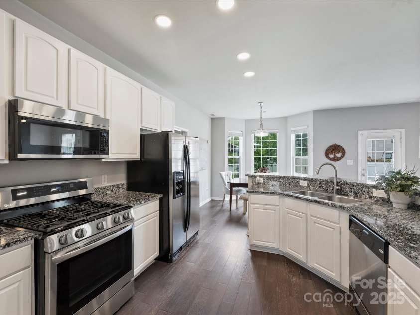 11332 Anna Rose Road, Charlotte, NC 28273.  MLS# CAR4269537, YatesRealty ID 21988. Kitchen