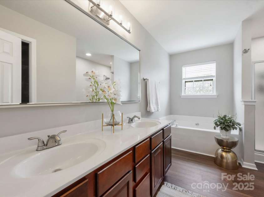 11332 Anna Rose Road, Charlotte, NC 28273.  MLS# CAR4269537, YatesRealty ID 21988. Primary Bathroom