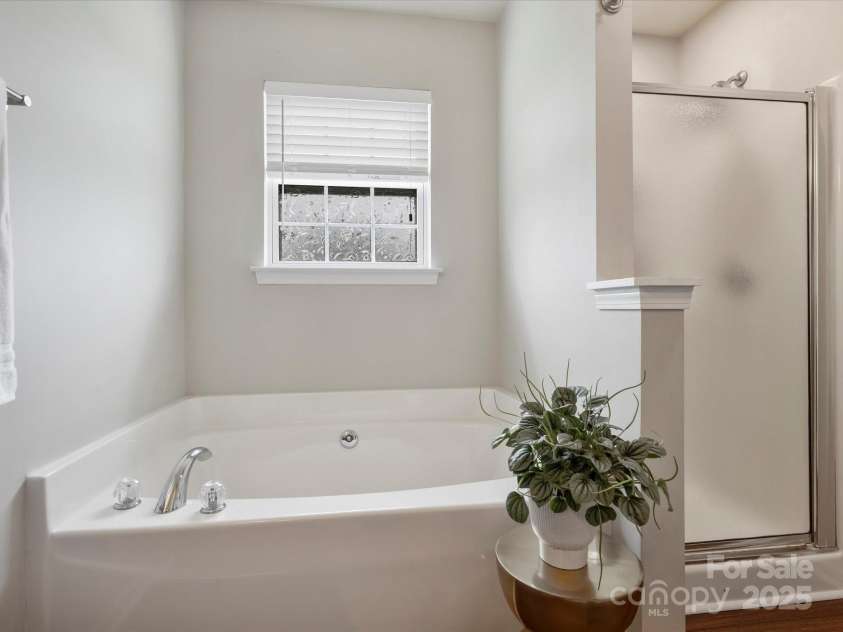 11332 Anna Rose Road, Charlotte, NC 28273.  MLS# CAR4269537, YatesRealty ID 21988. Primary Bathroom
