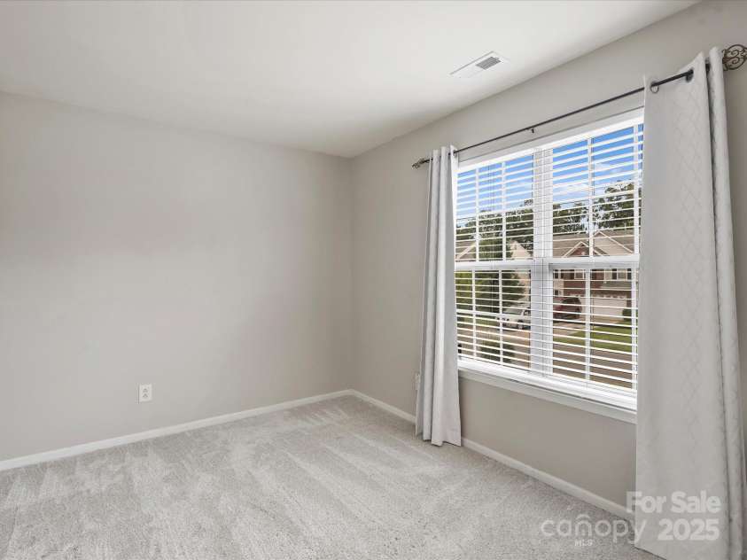 11332 Anna Rose Road, Charlotte, NC 28273.  MLS# CAR4269537, YatesRealty ID 21988. Primary Sitting Area