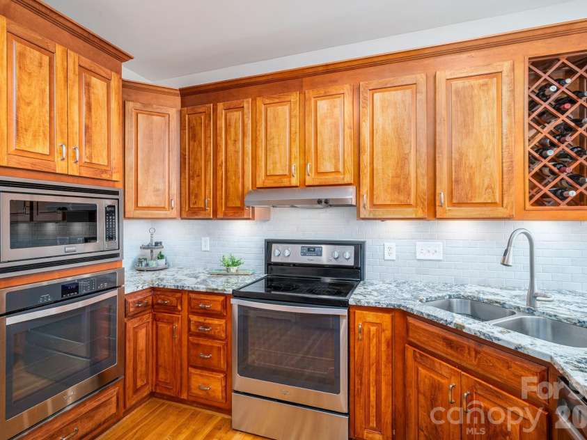 3020 Ridge Court, Lincolnton, NC 28092.  MLS# CAR4398581, YatesRealty ID 21989. 