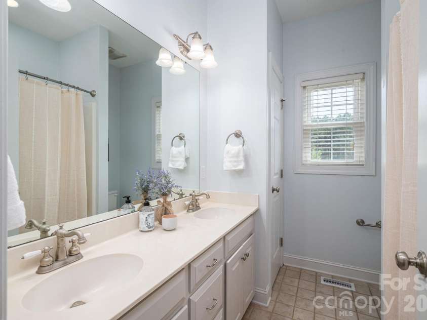 3020 Ridge Court, Lincolnton, NC 28092.  MLS# CAR4398581, YatesRealty ID 21989. 