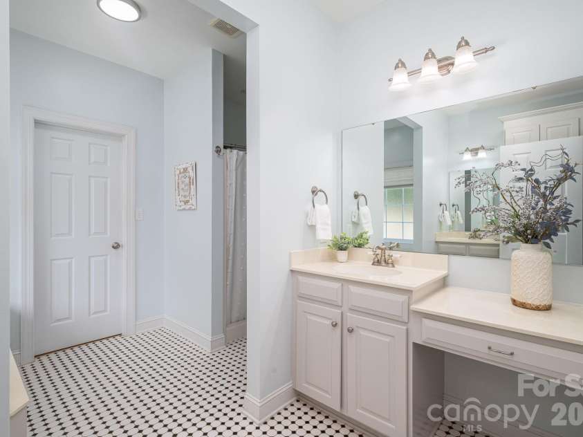 3020 Ridge Court, Lincolnton, NC 28092.  MLS# CAR4398581, YatesRealty ID 21989. 